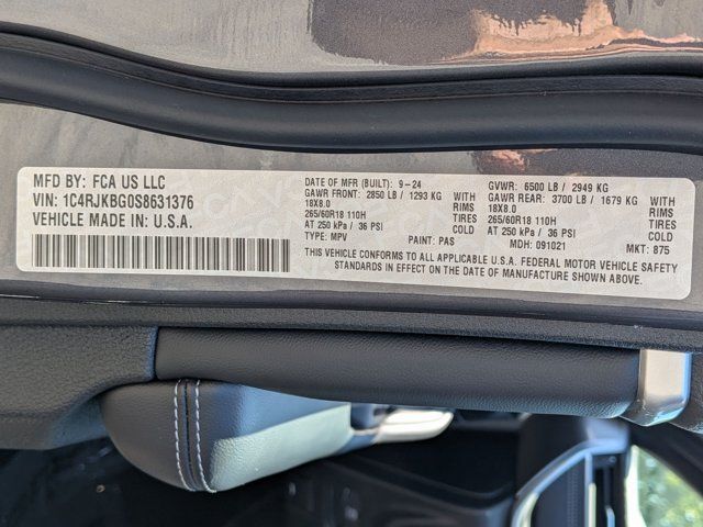 Used 2025 Jeep Grand Cherokee L Limited AWD/4WD image 26