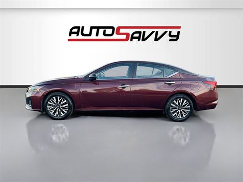 Used 2024 Nissan Altima 2.5 SV image 4