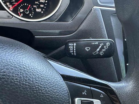 Used 2020 Volkswagen Tiguan S image 30