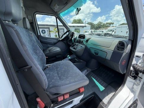 Used 2005 Freightliner Sprinter 3500 RWD image 16