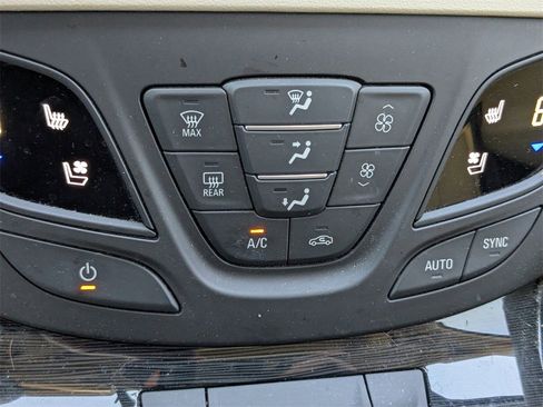 Used 2018 Buick Envision Premium w/ Driver Confidence Package image 24