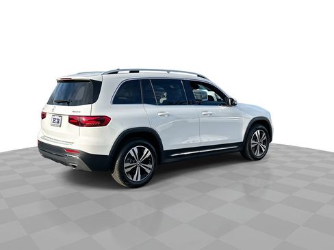Used 2025 Mercedes-Benz GLB 250 4MATIC image 8
