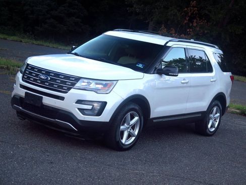 Used 2016 Ford Explorer XLT w/ Equipment Group 202A AWD/4WD image 19