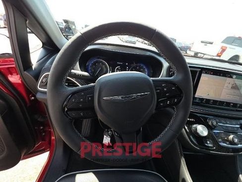 Used 2024 Chrysler Pacifica Limited w/ S Appearance Package FWD image 20