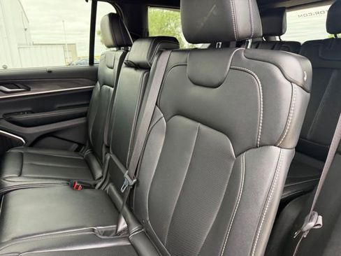 Used 2024 Jeep Grand Cherokee L Limited w/ Luxury Tech Group II AWD/4WD image 11