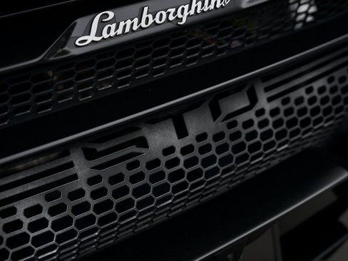 Used 2022 Lamborghini Huracan STO image 18
