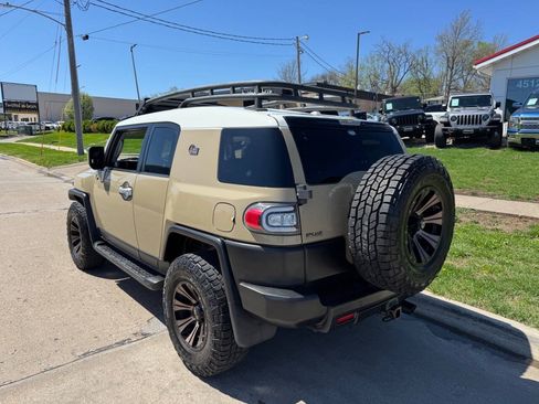 Used 2012 Toyota FJ Cruiser 4WD w/ Upgrade Pkg image 3