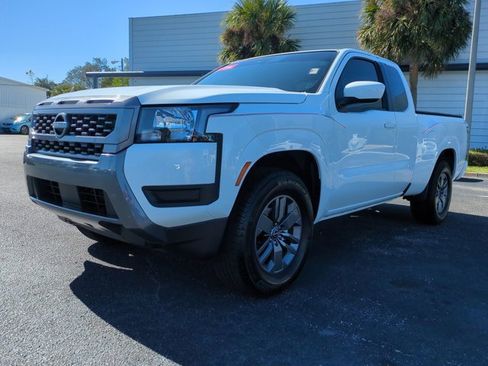 Used 2025 Nissan Frontier SV image 8
