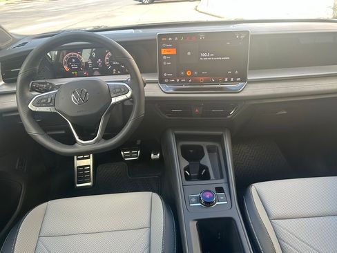 New 2026 Volkswagen Tiguan SE R-Line FWD image 9