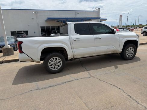 Used 2025 Toyota Tacoma SR5 RWD image 5