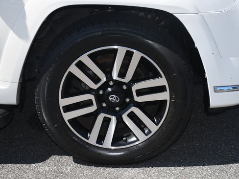 Used 2016 Toyota 4Runner SR5 image 22