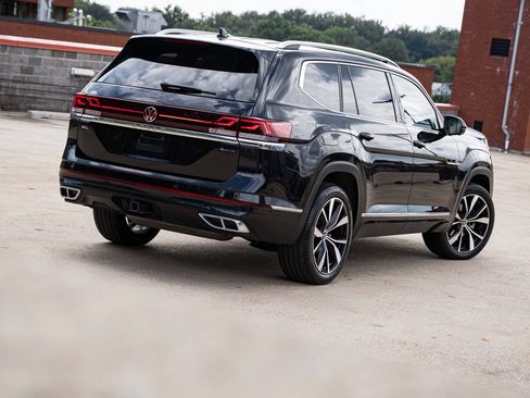 Certified 2024 Volkswagen Atlas SEL Premium R-Line AWD/4WD image 6