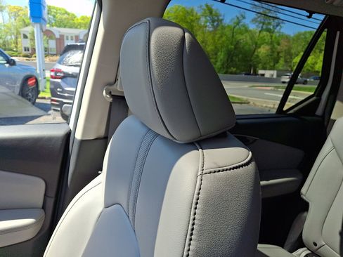 Certified 2023 Honda Pilot Touring image 17