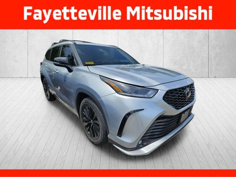 Used 2023 Toyota Highlander XSE FWD image 1