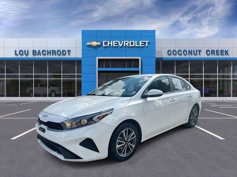 Used 2023 Kia Forte LXS image 4