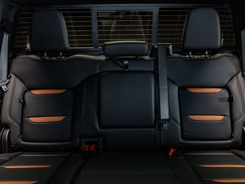 Used 2025 GMC Sierra 2500 AT4 image 28