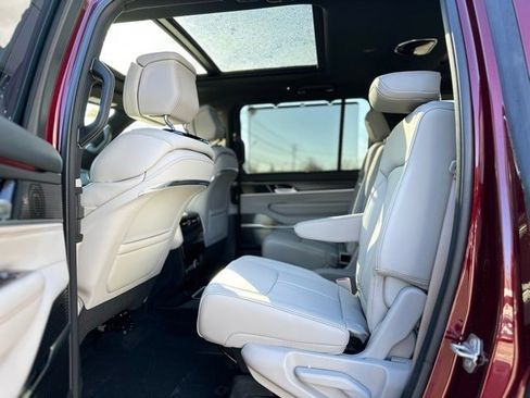 New 2026 Jeep Grand Wagoneer Summit image 18