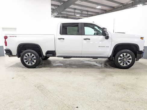 Used 2022 Chevrolet Silverado 2500 Custom image 2
