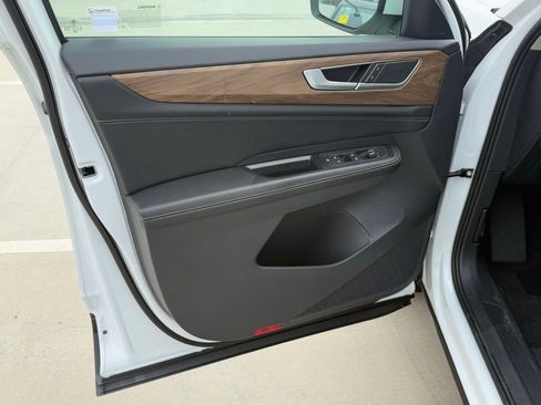 New 2026 Volkswagen Atlas SE image 11