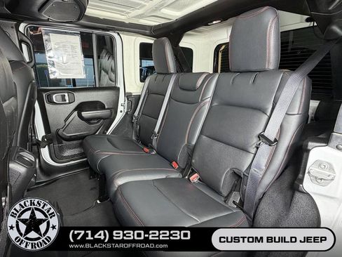 Used 2025 Jeep Wrangler Unlimited Rubicon AWD/4WD image 17