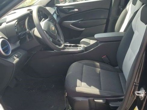 Used 2025 Chevrolet Trax LS w/ LS Convenience Package FWD image 7