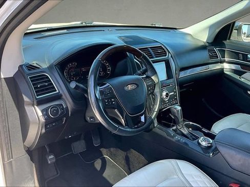 Used 2018 Ford Explorer Platinum AWD/4WD image 10