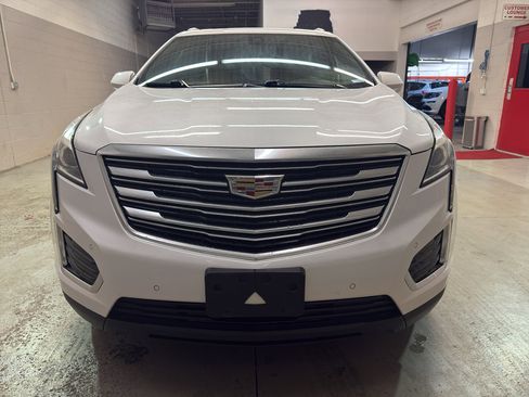 Used 2017 Cadillac XT5 Luxury w/ Driver Awareness Package AWD/4WD image 2