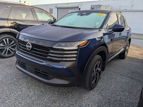 Used 2025 Nissan Kicks SV FWD image 2