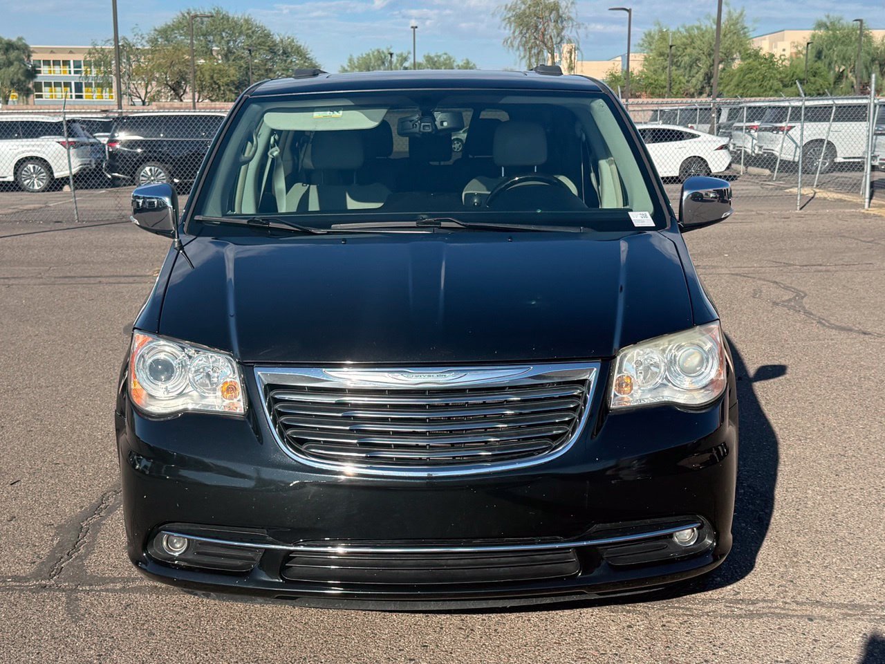 Used 2013 Chrysler Town & Country Limited w/ Luxury Group FWD image 2