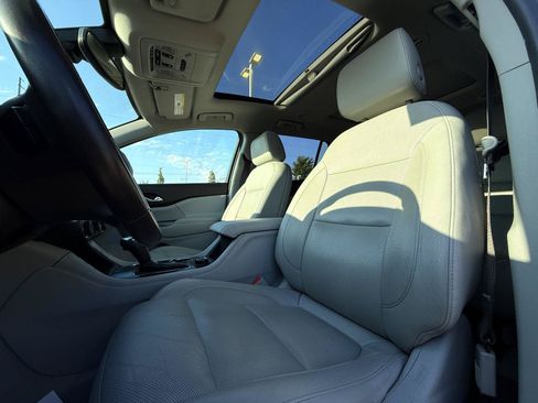 Used 2018 GMC Acadia SLT FWD image 10