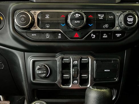 Used 2021 Jeep Wrangler Unlimited Sport AWD/4WD image 12