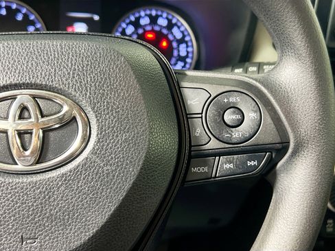 Used 2019 Toyota RAV4 XLE FWD image 19