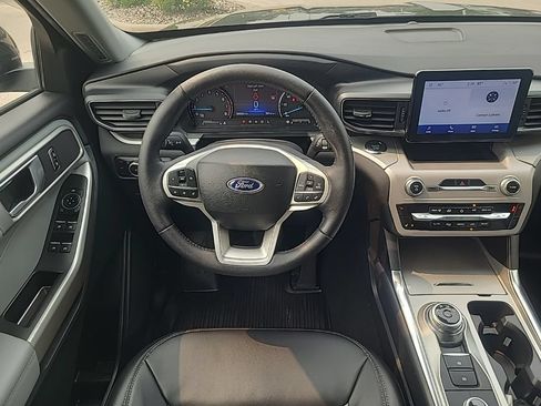 Used 2023 Ford Explorer XLT w/ Equipment Group 202A AWD/4WD image 15