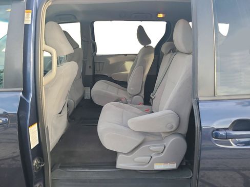 Used 2018 Toyota Sienna LE FWD image 19