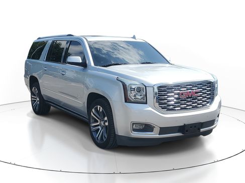 Used 2018 GMC Yukon XL Denali w/ Denali Ultimate Package RWD image 2
