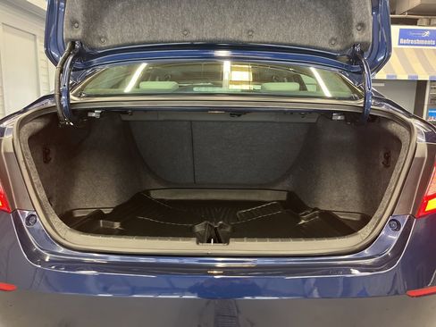 Used 2019 Honda Accord EX image 33