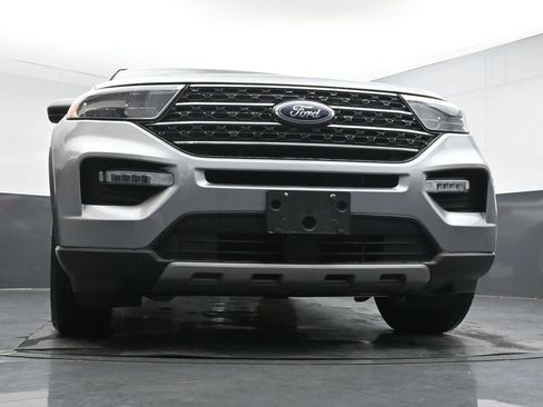 Used 2024 Ford Explorer XLT w/ Equipment Group 202A AWD/4WD image 30