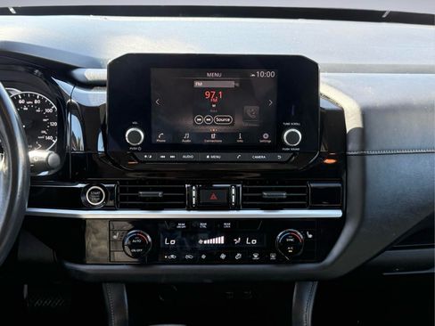 Used 2022 Nissan Pathfinder SV AWD/4WD image 19