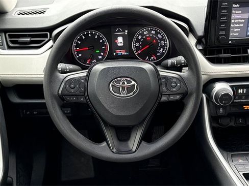 Used 2020 Toyota RAV4 XLE image 18