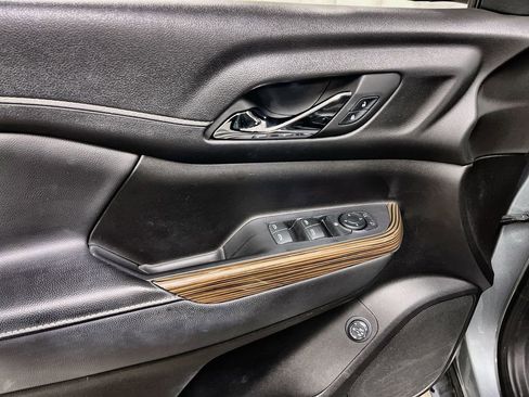 Used 2023 GMC Acadia SLE w/ Driver Convenience Package image 15