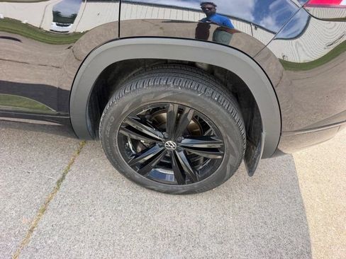 Used 2023 Volkswagen Atlas Cross Sport SEL R-Line AWD/4WD image 7