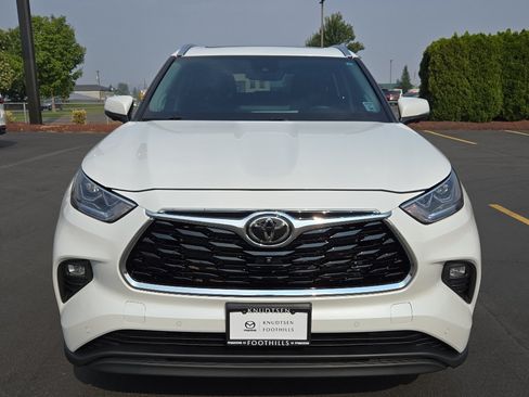 Used 2024 Toyota Highlander Limited AWD/4WD image 32
