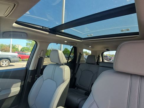 Used 2025 Honda Pilot Touring image 6