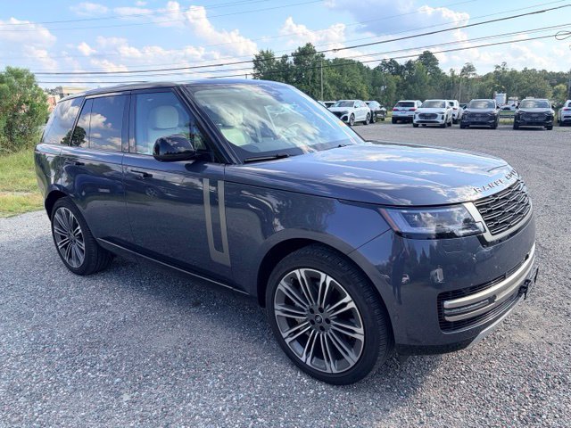 Used 2025 Land Rover Range Rover SE AWD/4WD image 3