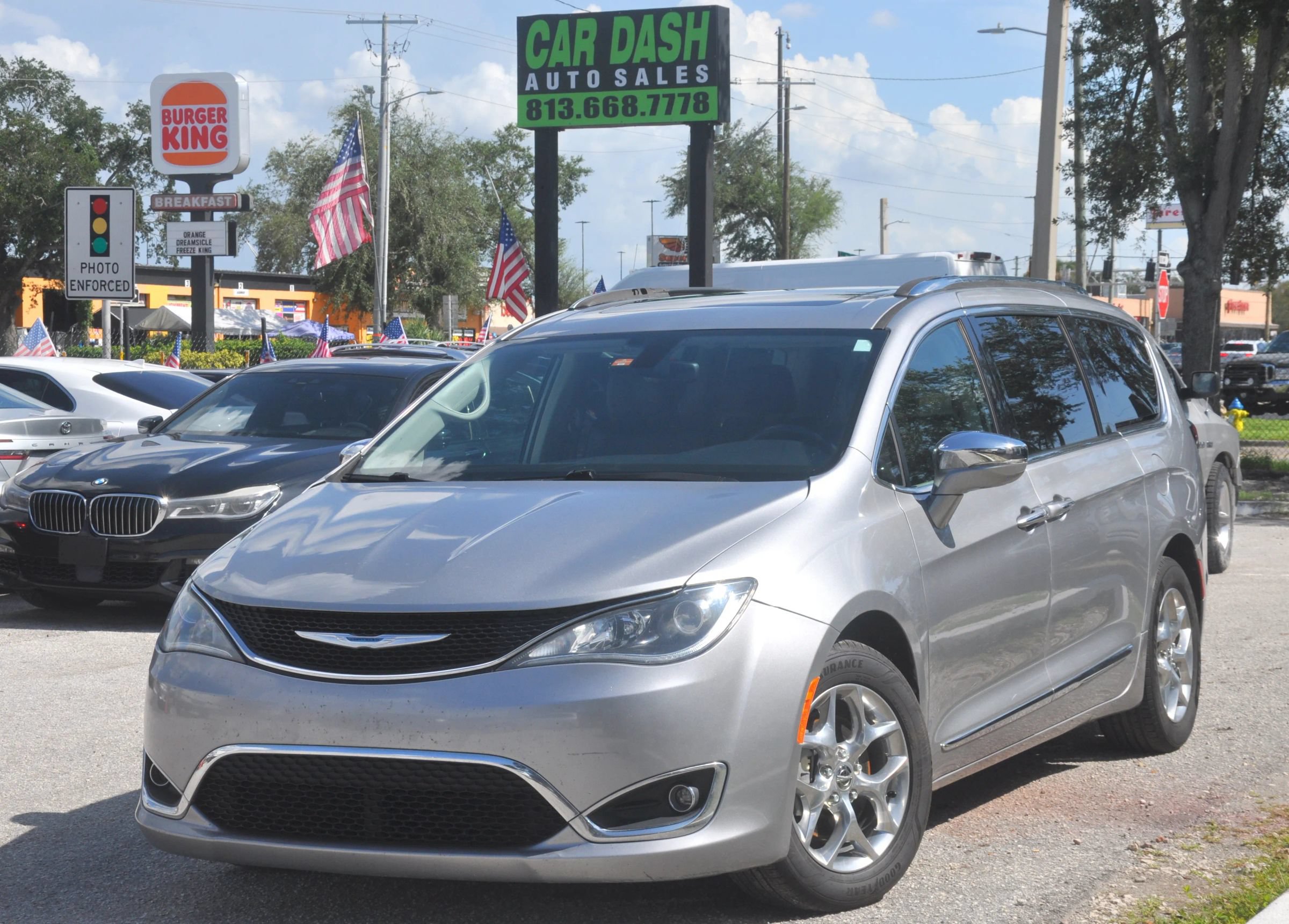 Used 2018 Chrysler Pacifica Limited FWD image 5