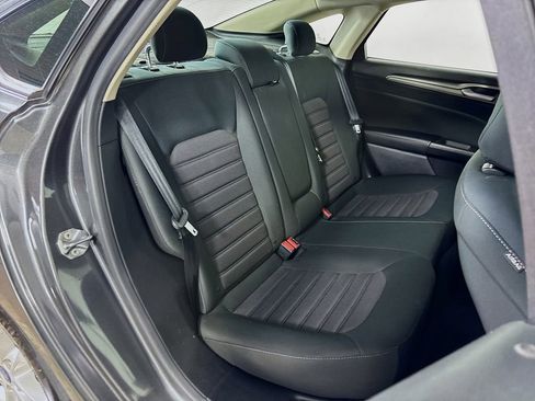 Used 2020 Ford Fusion SE FWD image 25
