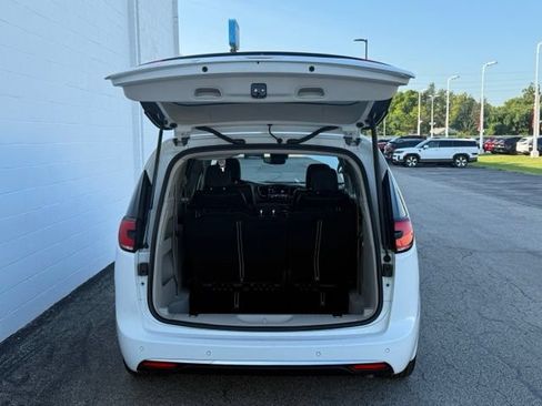 Used 2022 Chrysler Pacifica Touring-L FWD image 10