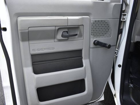 Used 2014 Ford E-350 and Econoline 350 Super Duty RWD image 16