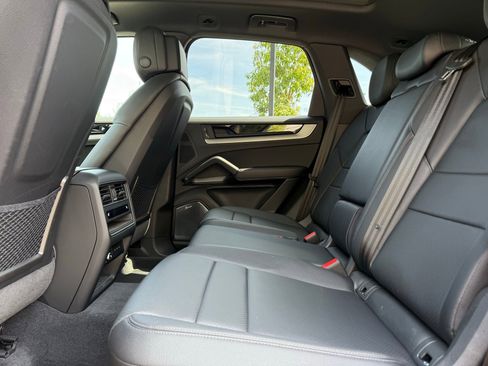 Certified 2024 Porsche Cayenne image 30
