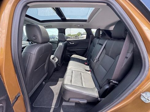 Used 2020 Chevrolet Blazer LT w/ Sound & Technology Package FWD image 12